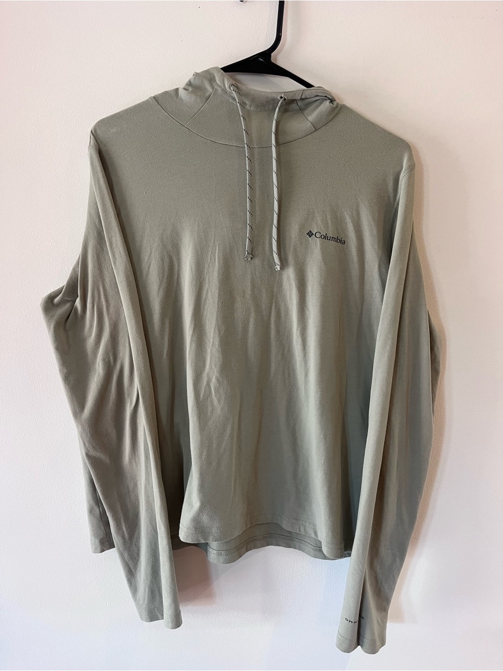 Columbia Men's Light Green Long-Sleeve hooded sun shirt
